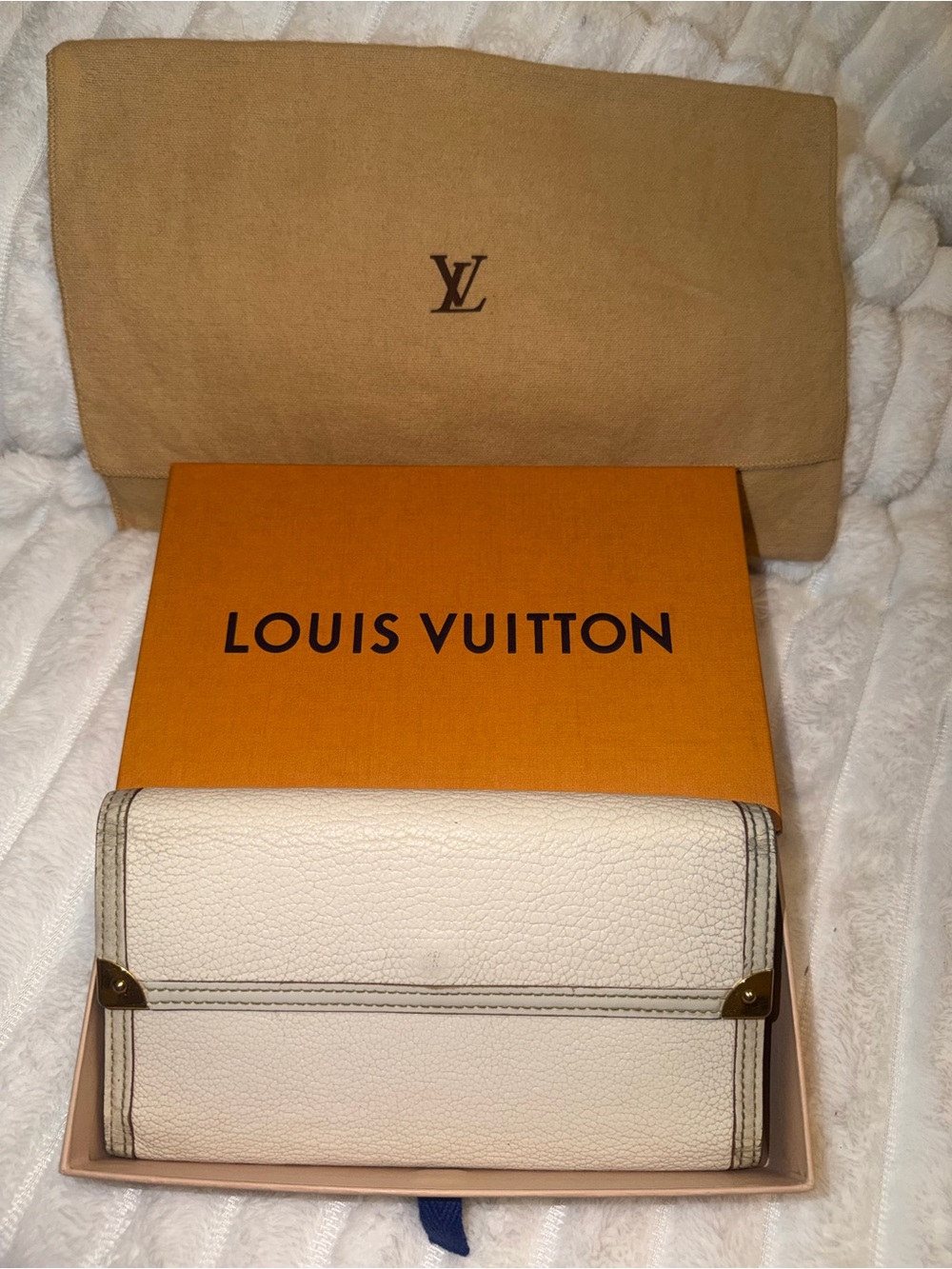 Authentic Louis Vuitton Ivory Suhali International Long Wallet TH0076 W/ Box
